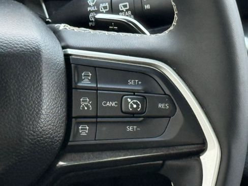 Used 2023 Jeep Grand Cherokee Altitude AWD/4WD image 34