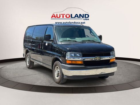 Used 2017 Chevrolet Express 2500 RWD image 2