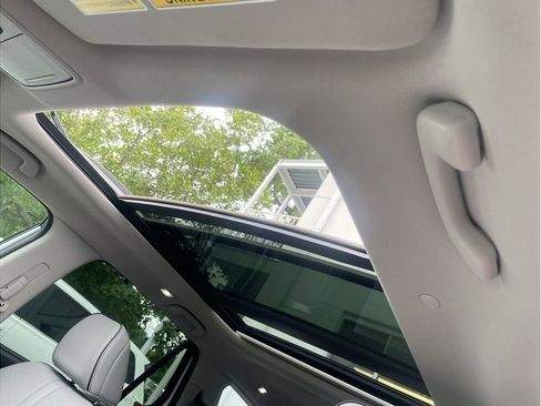 Used 2023 Honda Pilot Elite image 11