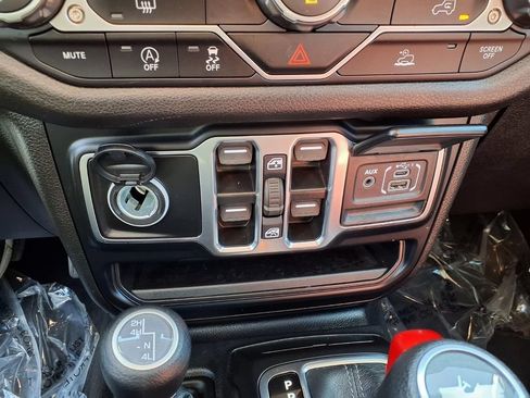 Used 2024 Jeep Wrangler Unlimited Sport AWD/4WD image 10
