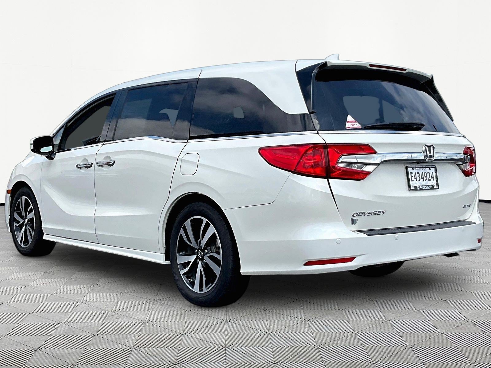 Used 2019 Honda Odyssey Elite image 4