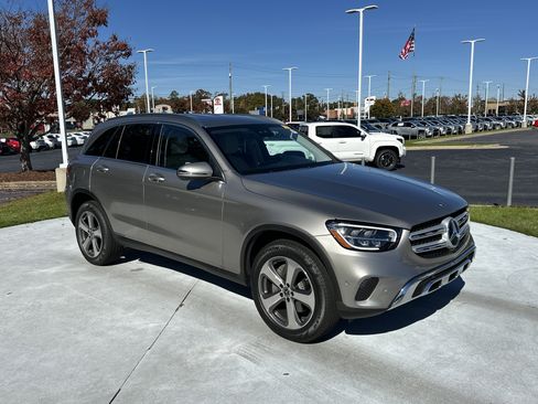 Used 2022 Mercedes-Benz GLC 300 image 2