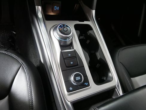 Used 2022 Ford Explorer XLT w/ Equipment Group 202A image 24