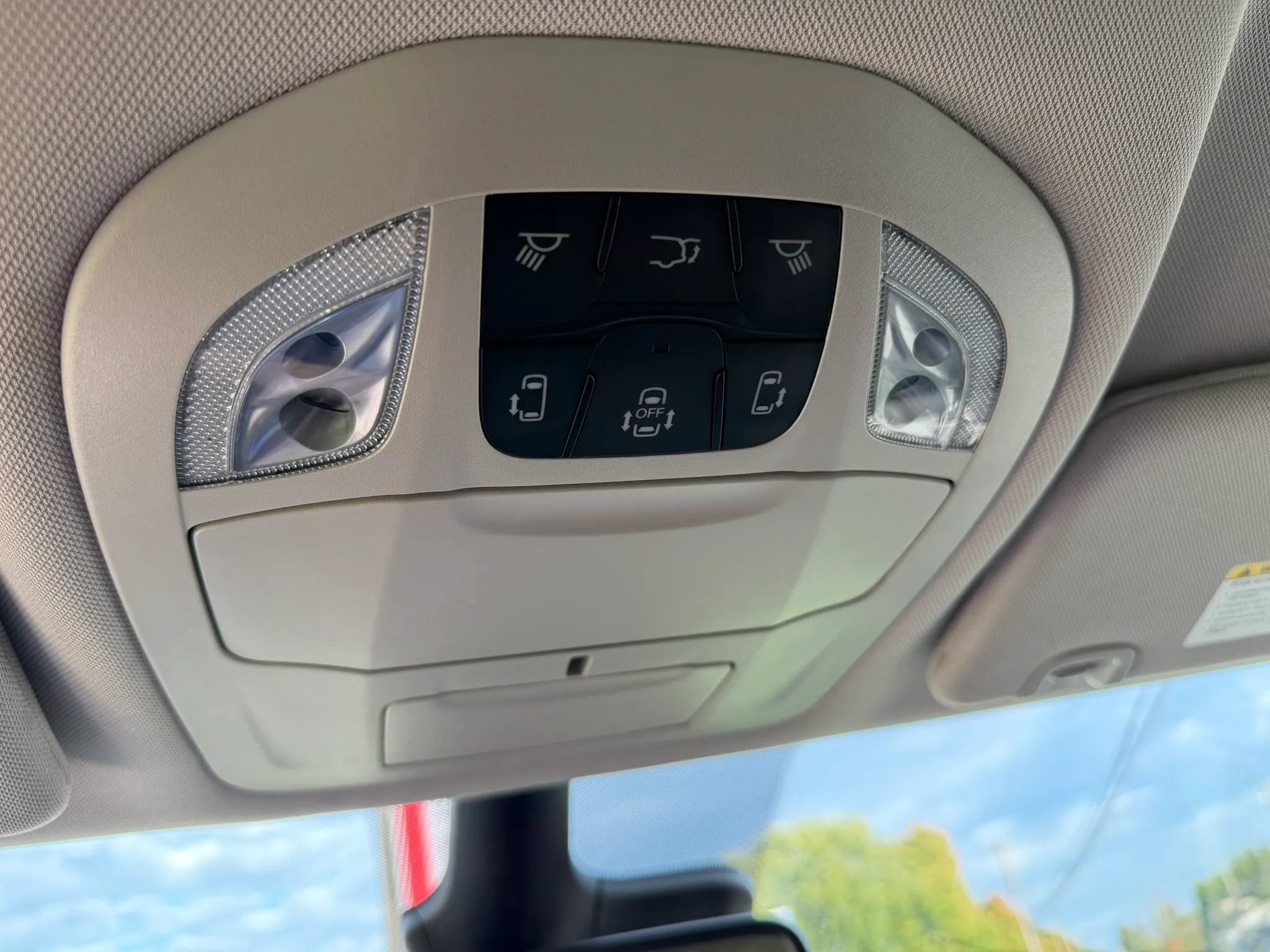 Used 2023 Chrysler Pacifica Touring-L FWD image 32