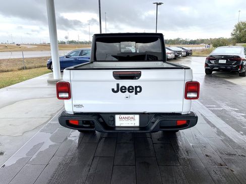 Used 2023 Jeep Gladiator Sport image 6