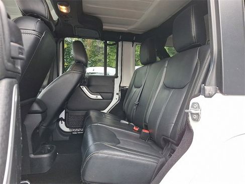 Used 2018 Jeep Wrangler Unlimited Sahara w/ Connectivity Group image 9