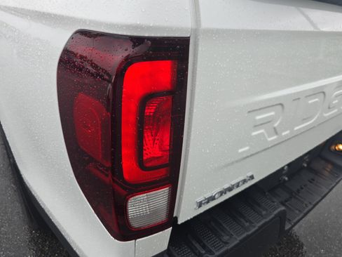 Used 2024 Honda Ridgeline Sport image 32