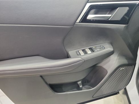 New 2026 Mitsubishi Outlander LE FWD image 17