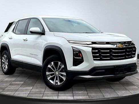 Used 2025 Chevrolet Equinox LT AWD/4WD image 3