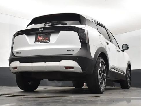 Used 2025 Nissan Kicks SV AWD/4WD image 13