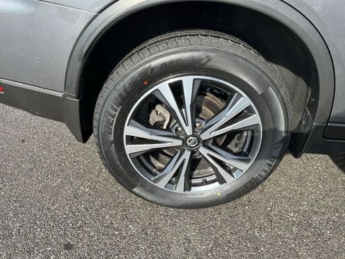 Used 2020 Nissan Rogue SV w/ Premium Package image 20