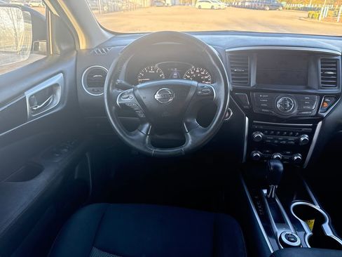 Used 2017 Nissan Pathfinder SV image 22