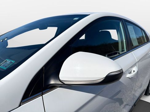 Used 2019 Hyundai Ioniq SEL image 11