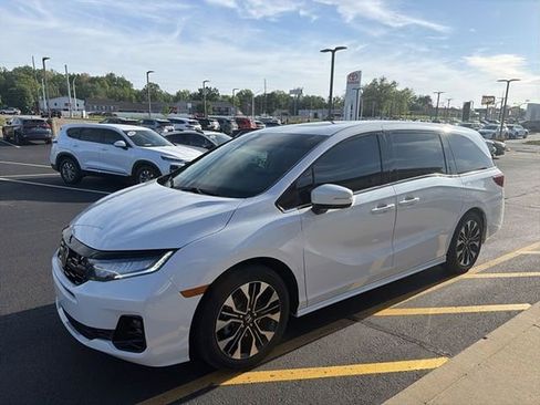Used 2025 Honda Odyssey Elite image 2