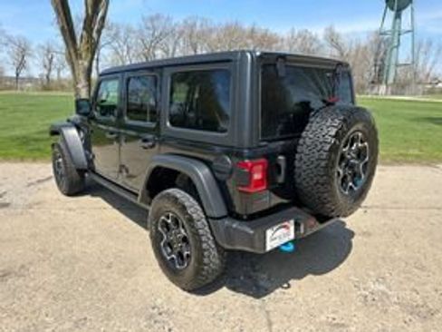 Used 2022 Jeep Wrangler Unlimited Rubicon 4xe w/ Cold Weather Group AWD/4WD image 4