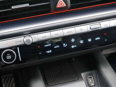 Used 2023 Hyundai Ioniq 6 Limited image 26