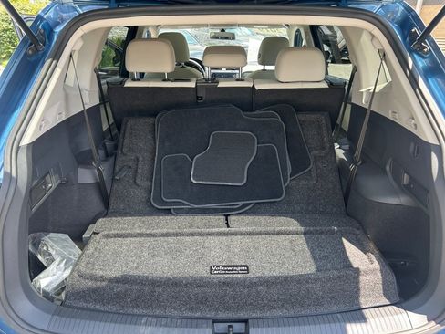 Used 2019 Volkswagen Tiguan SE w/ Panoramic Sunroof Package AWD/4WD image 15