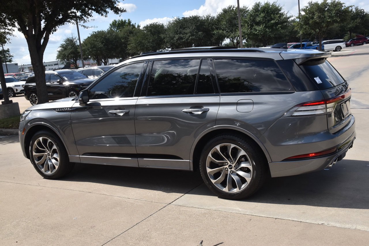 Certified 2025 Lincoln Aviator 2WD w/ Jet Appearance Package image 11