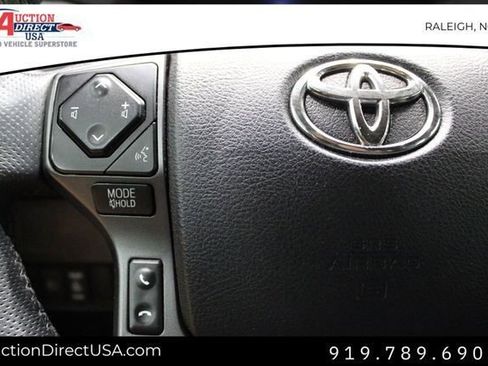 Used 2021 Toyota Tacoma TRD Off-Road image 25