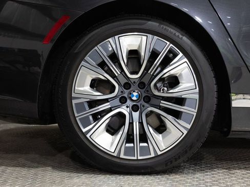 Used 2025 BMW i7 xDrive60 image 22