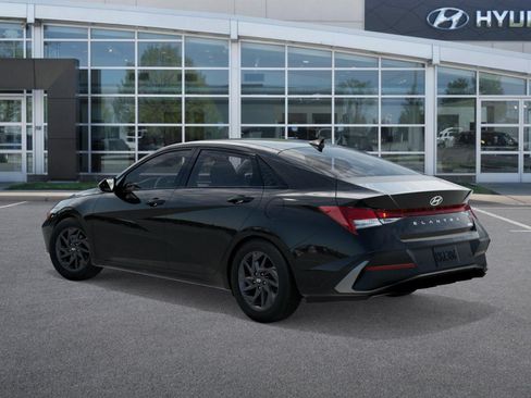 New 2026 Hyundai Elantra Hybrid FWD image 5