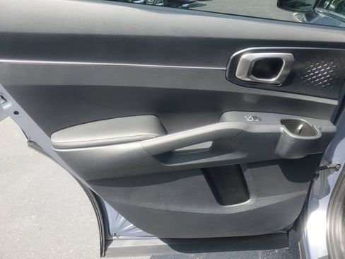 Used 2024 Kia Sorento S FWD image 8