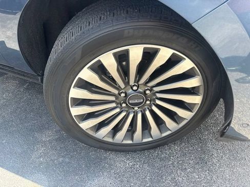 Used 2019 Lincoln Navigator Reserve w/ Cargo Package AWD/4WD image 4