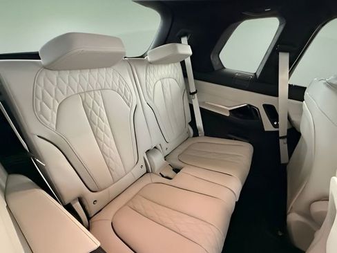 Used 2026 BMW X7 xDrive40i w/ M Sport Package image 27
