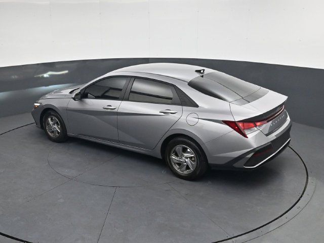 Used 2025 Hyundai Elantra SE FWD image 27