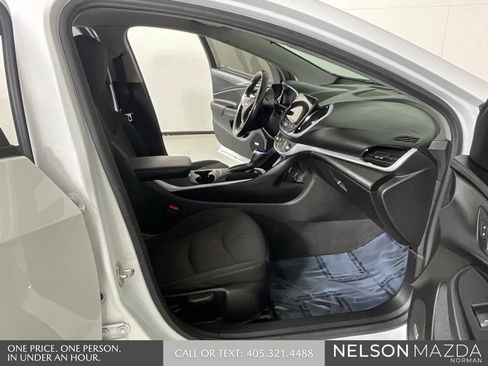 Used 2018 Chevrolet Volt LT w/ Comfort Package FWD image 14