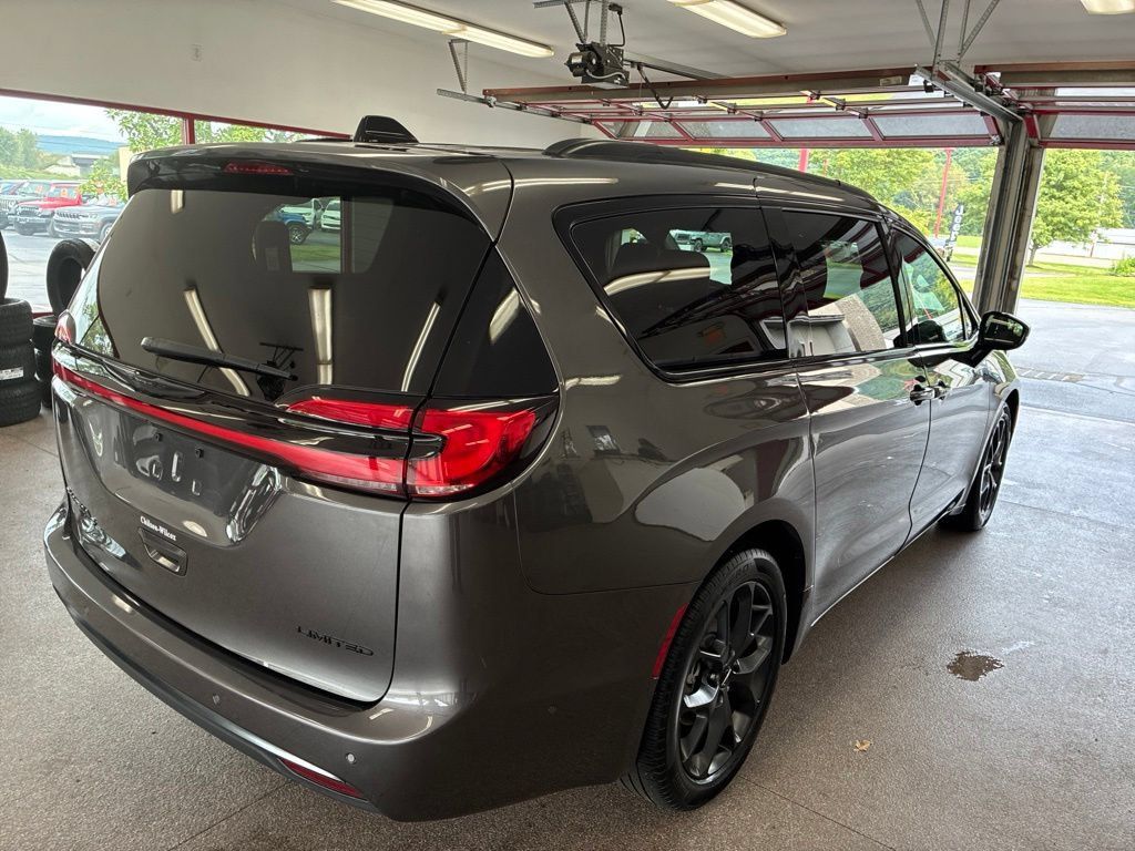 Used 2023 Chrysler Pacifica Limited w/ S Appearance Package FWD image 36