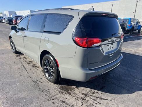 Used 2020 Chrysler Pacifica Touring-L w/ Advanced Safetytec Group AWD/4WD image 3