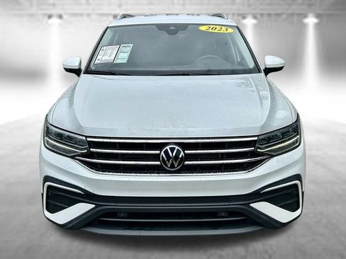 Used 2023 Volkswagen Tiguan SE FWD image 2