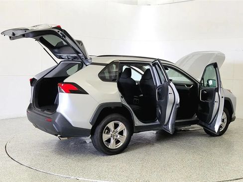 Used 2024 Toyota RAV4 XLE FWD image 12
