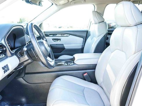 Certified 2025 Honda Pilot Touring image 17
