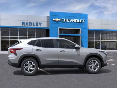 New 2026 Chevrolet Trax LS w/ LS Convenience Package FWD image 5