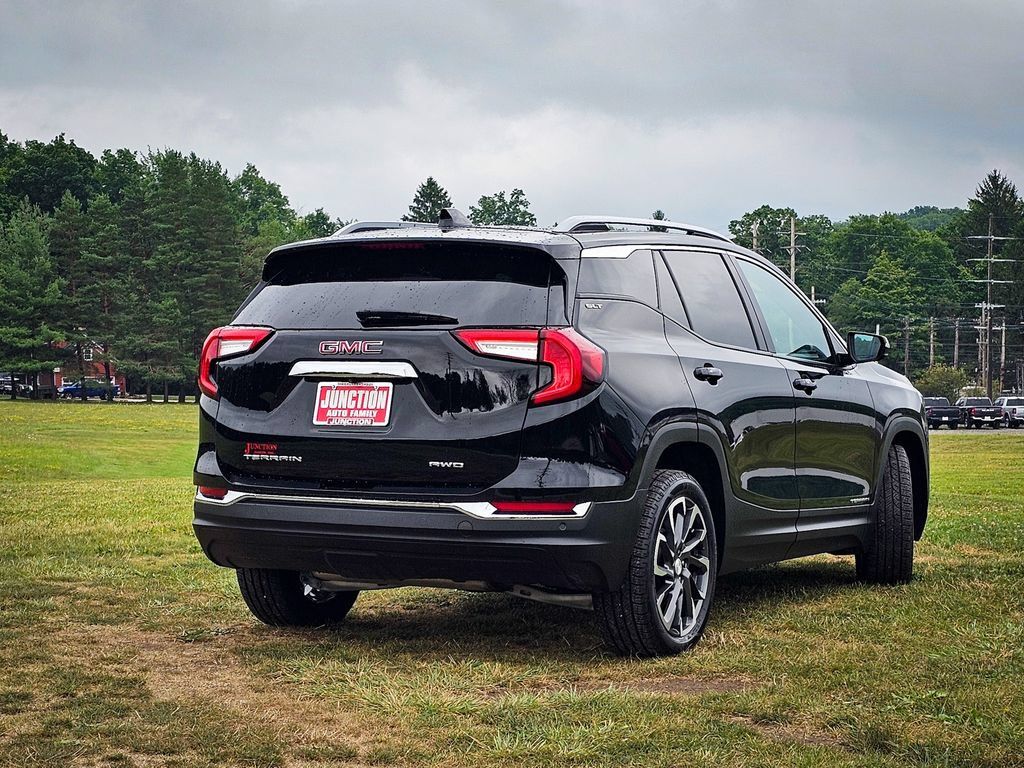 Used 2023 GMC Terrain SLT w/ Infotainment Package II AWD/4WD image 4