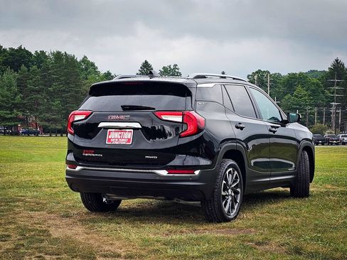 Used 2023 GMC Terrain SLT w/ Infotainment Package II AWD/4WD image 4