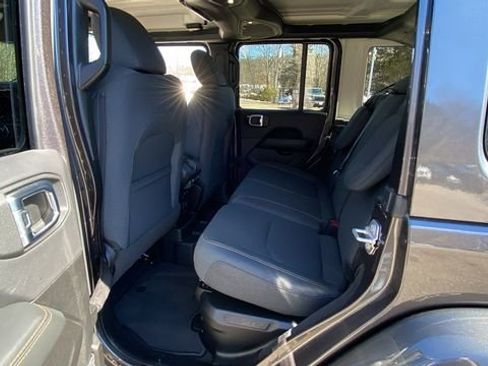 Used 2025 Jeep Wrangler Unlimited Sahara AWD/4WD image 30