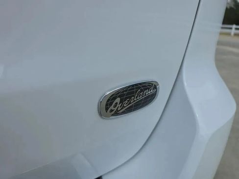Used 2018 Jeep Grand Cherokee Overland AWD/4WD image 11