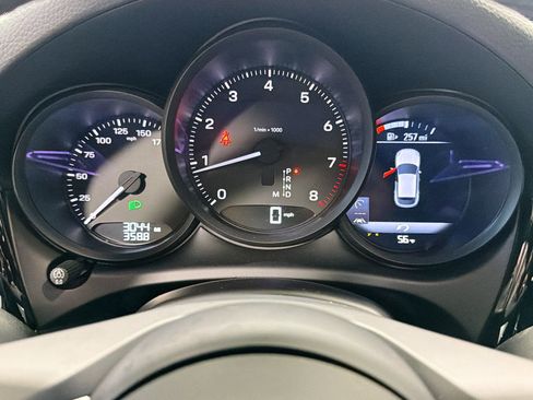 Certified 2026 Porsche Macan image 37