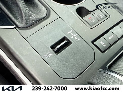 Used 2022 Toyota Highlander XLE image 31