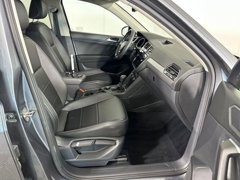 Used 2021 Volkswagen Tiguan SE w/ Panoramic Sunroof Package image 24