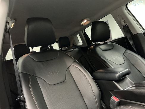 Used 2022 Jeep Compass Latitude AWD/4WD image 32