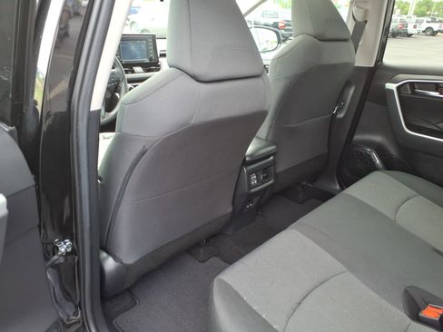 Used 2022 Toyota RAV4 XLE w/ Convenience Package FWD image 10