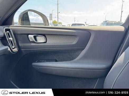 Used 2023 Volvo XC40 B5 Plus image 40