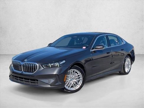 Certified 2025 BMW 530i image 1