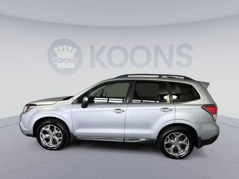 Used 2017 Subaru Forester 2.5i Touring image 2