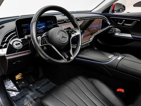 Used 2025 Mercedes-Benz E 350 Sedan image 3