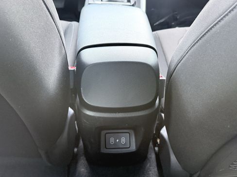 Used 2025 Hyundai Elantra SEL FWD image 39